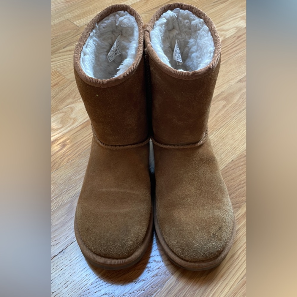 Kookaburra by UGG boots. Size 5.
